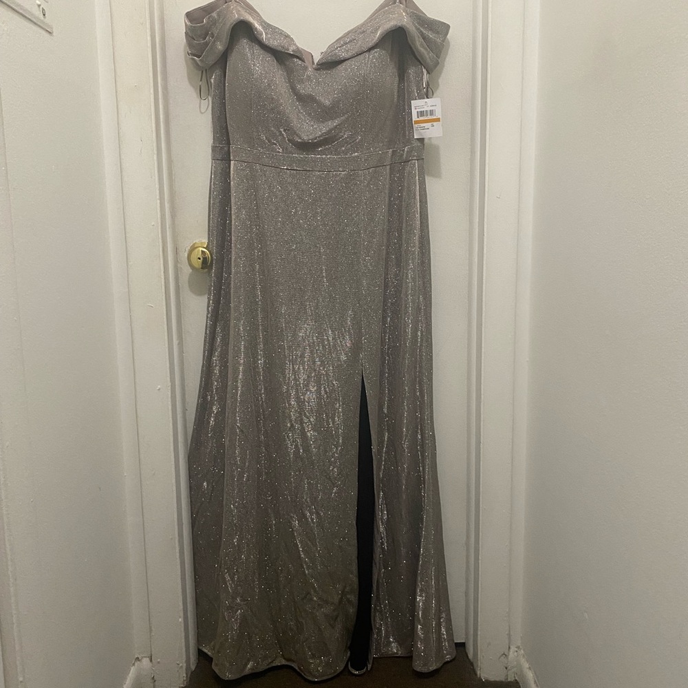 Morgan & Co. Dress - Picture 2 of 7
